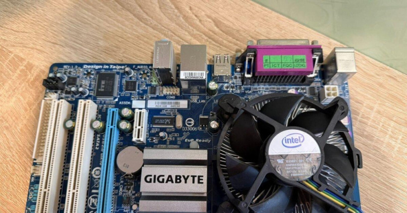 gigabyte-ga-g41mt-es2l-pentium-dual-core-e5400-socket-775-big-4