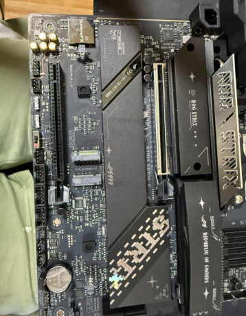 predam-asus-rog-strix-x870e-e-gaming-wifi-socket-am5-big-4