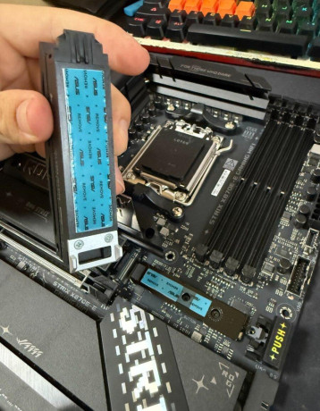 predam-asus-rog-strix-x870e-e-gaming-wifi-socket-am5-big-2