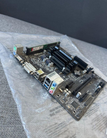 asrock-q1900m-big-2