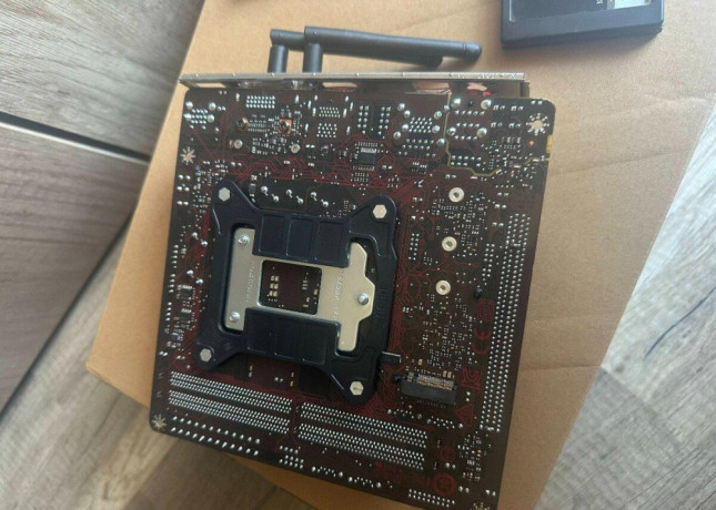 msi-b250i-gaming-i7-6700-16gb-ddr4-240gb-ssd-big-4
