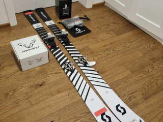 novy-skialpovy-set-scott-proguide-89-s-pasmi-a-viazanim