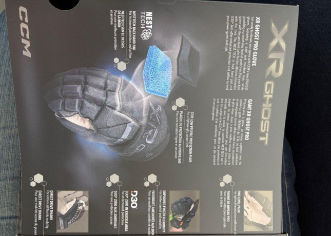 rukavice-ccm-tacks-xr-ghost-big-2