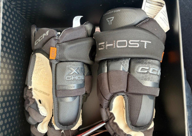 rukavice-ccm-tacks-xr-ghost-big-3