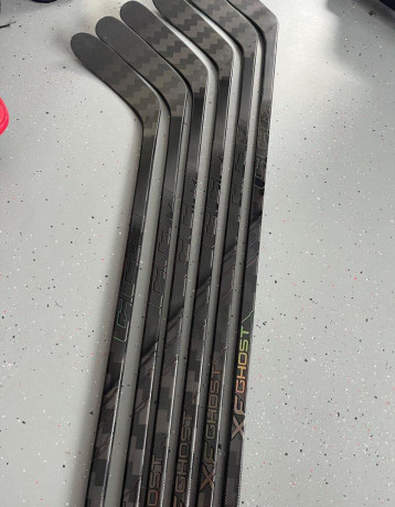 hokejka-ccm-tacks-xf-ghost-big-1
