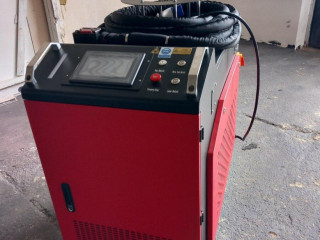 2000w-cv-cistiaci-laserovy-stroj