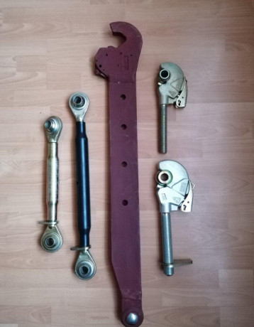 predam-hak-rychloupinak-do-ramien-hydrauliky-trojbodu-cbm-big-3