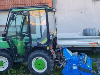 predam-malotraktor-vega-36koni-4x4-so-zakladacom-travnika