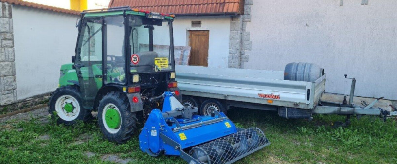 predam-malotraktor-vega-36koni-4x4-so-zakladacom-travnika-big-1