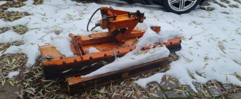 predam-malotraktor-vega-36koni-4x4-so-zakladacom-travnika-big-3