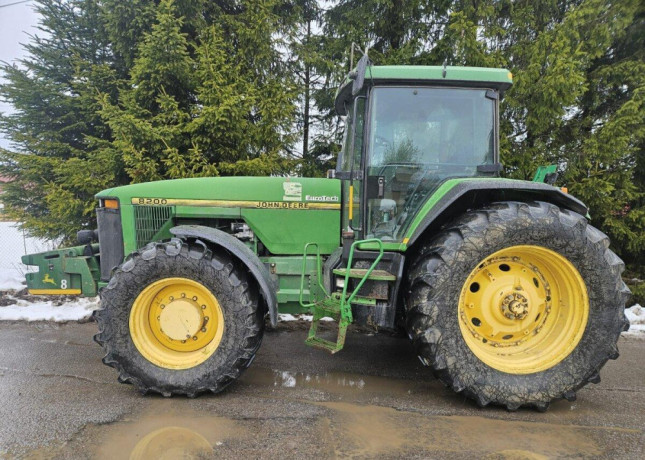 john-deere-8200-big-1