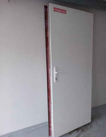 protipoziarne-dvere-80197-prave-poziarny-uzaver-big-1