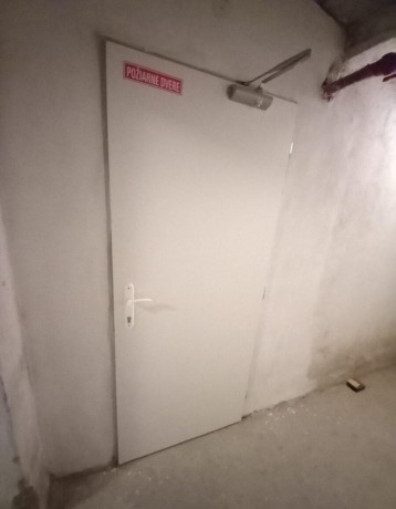 protipoziarne-dvere-80197-prave-poziarny-uzaver-big-0
