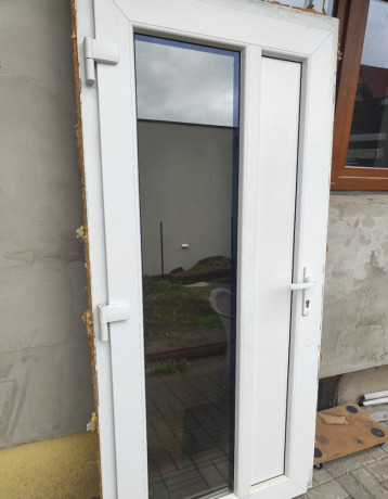 predam-pouzivane-plastove-dvere-big-1