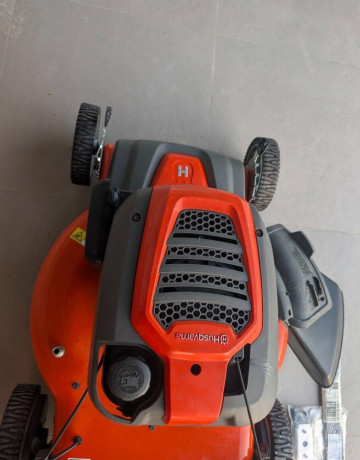 husqvarna-lc-356v-motorova-kosacka-s-pohonom-big-0