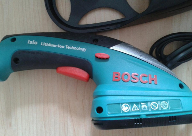 bosch-isio-noznice-na-travu-big-1