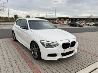 bmw-m135i-235kw-m-performance-zadni-nahon