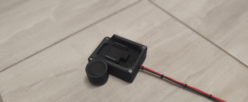 adapter-baterie-makita-18v-s-voltmetrom-okruhly-big-1
