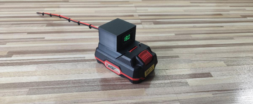adapter-baterie-parkside-20v-s-voltmetrom-vypinac-big-2