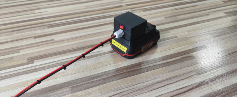 adapter-baterie-parkside-20v-s-voltmetrom-vypinac-big-1