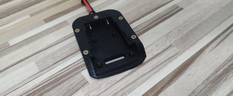 dewalt-adapter-18v-big-0
