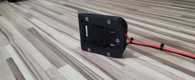 dewalt-adapter-18v-big-1