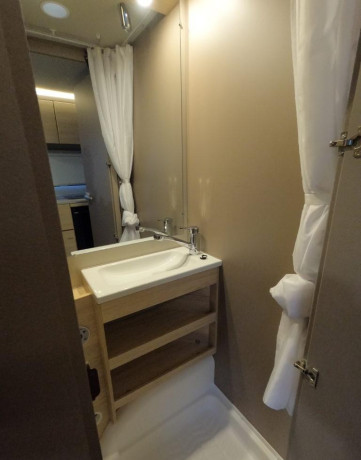 prenajom-karavanu-weinsberg-caracito-470-eu-big-2