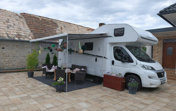 prenajom-6-miestneho-autokaravanu-weinsberg-carahome-700-dg-big-1