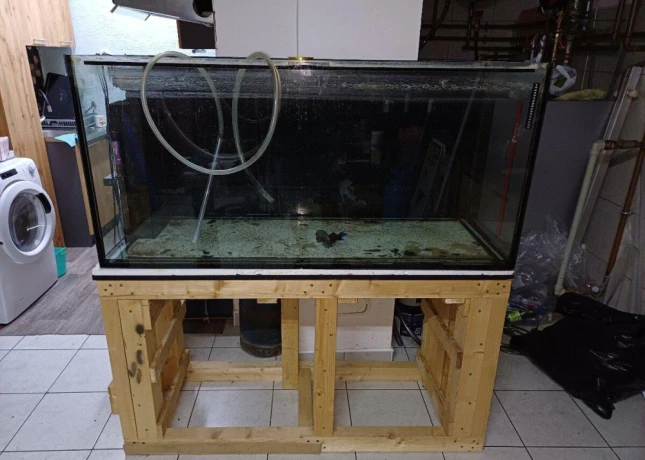 predam-akvarium-455l-big-0