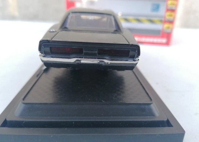 predam-model-auta-dodge-charger-big-3