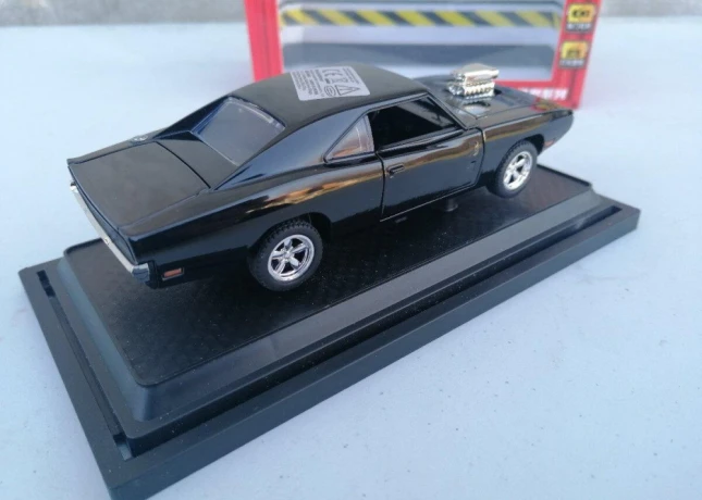 predam-model-auta-dodge-charger-big-4