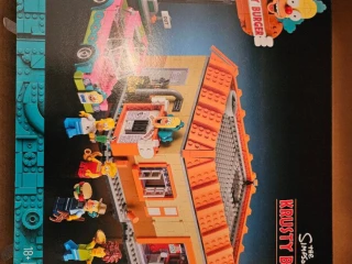 lego-10352-simpsons-krusty-burger-6578424-living-room