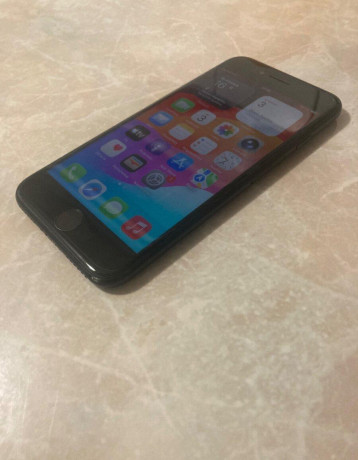 iphone-se-2020-black-64gb-big-3