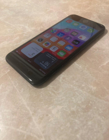 iphone-se-2020-black-64gb-big-4