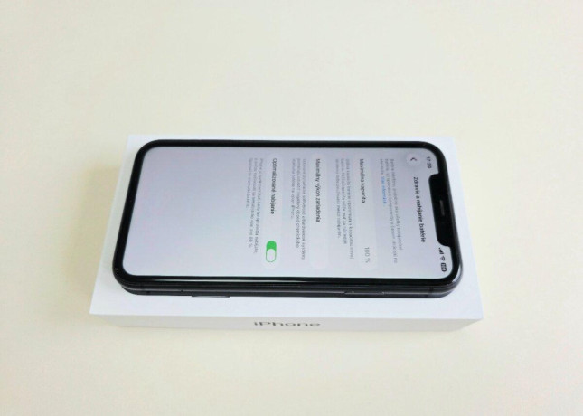 apple-iphone-11-128gb-black-baterka-100-big-3