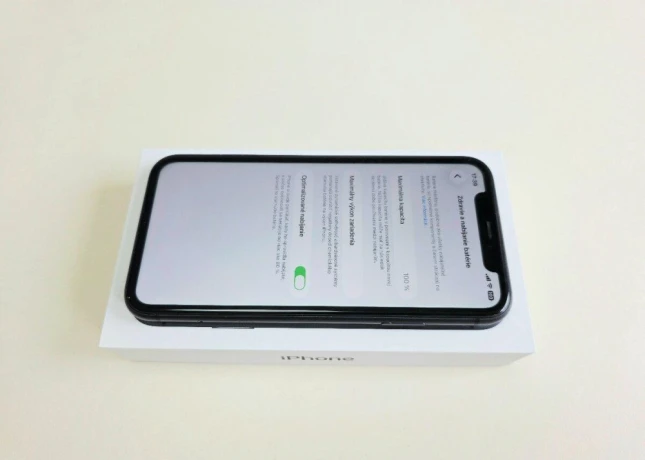 apple-iphone-11-128gb-black-baterka-100-big-3