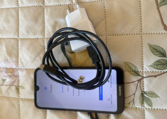 predam-pouzivany-mobil-huawei-y5-s-adapterom-a-kablom-big-0