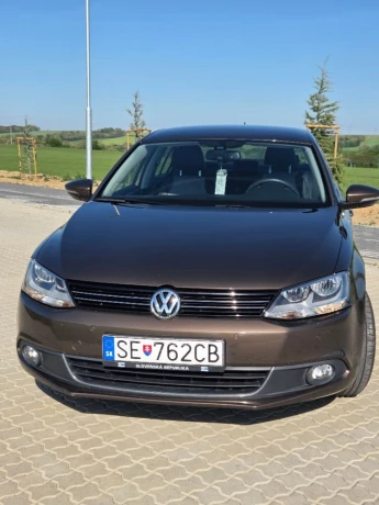 volkswagen-jetta-iba-44736-km-big-3
