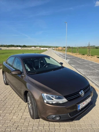 volkswagen-jetta-iba-44736-km-big-2