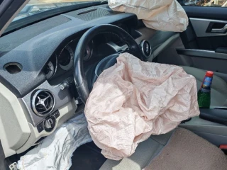 mercedes-benz-glk-havarovany