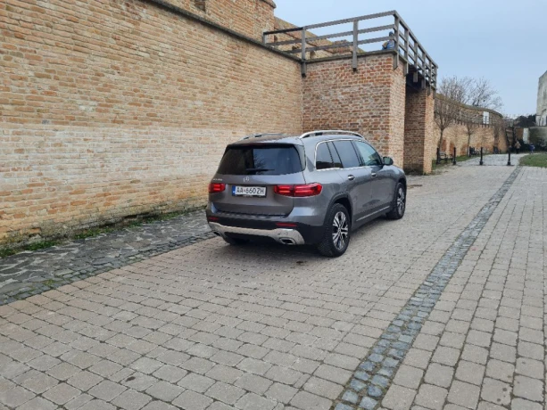 mercedes-benz-glb-200-big-3