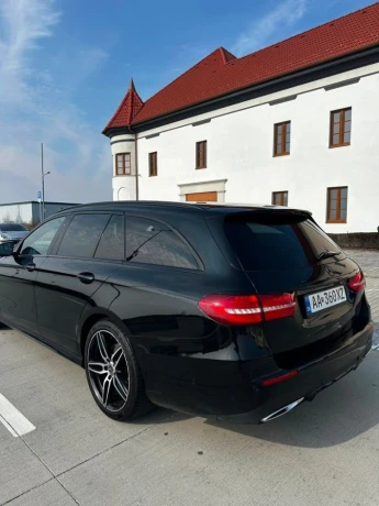 mercedes-benz-e-trieda-220d-big-2