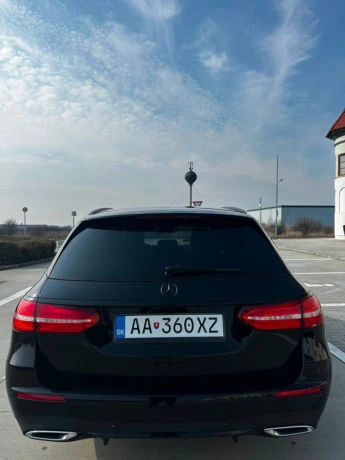 mercedes-benz-e-trieda-220d-big-3