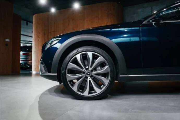 mercedes-benz-e-trieda-allterrain-designo-big-3