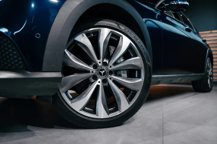 mercedes-benz-e-trieda-allterrain-designo-big-2