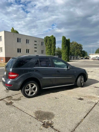 mercedes-benz-ml-300-cdi-big-0