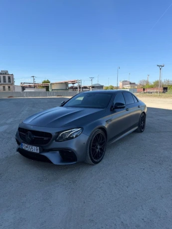 mercedes-benz-e-trieda-e63-big-2