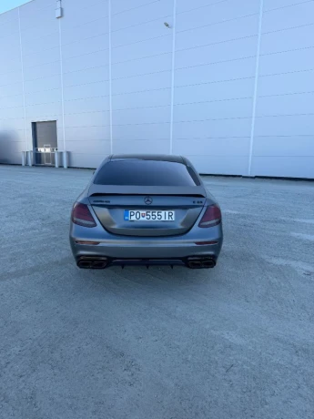 mercedes-benz-e-trieda-e63-big-0