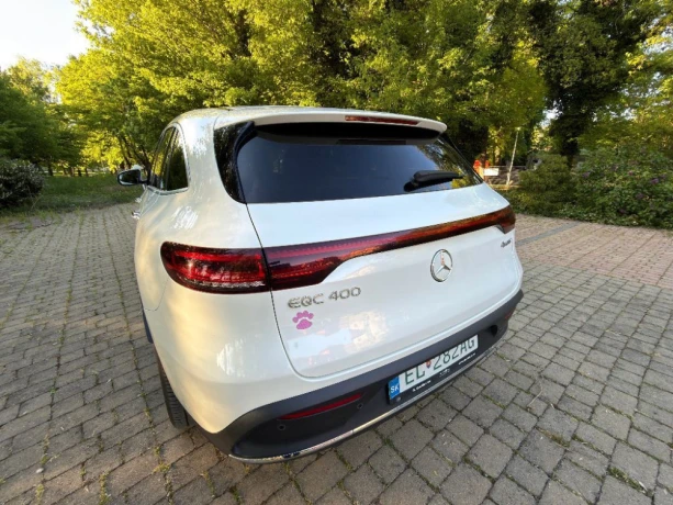 mercedes-benz-eqc-400-4matic-amg-line-top-stav-big-3