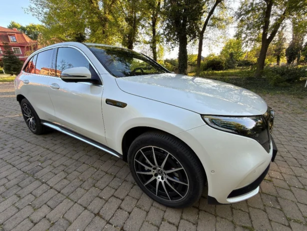 mercedes-benz-eqc-400-4matic-amg-line-top-stav-big-0